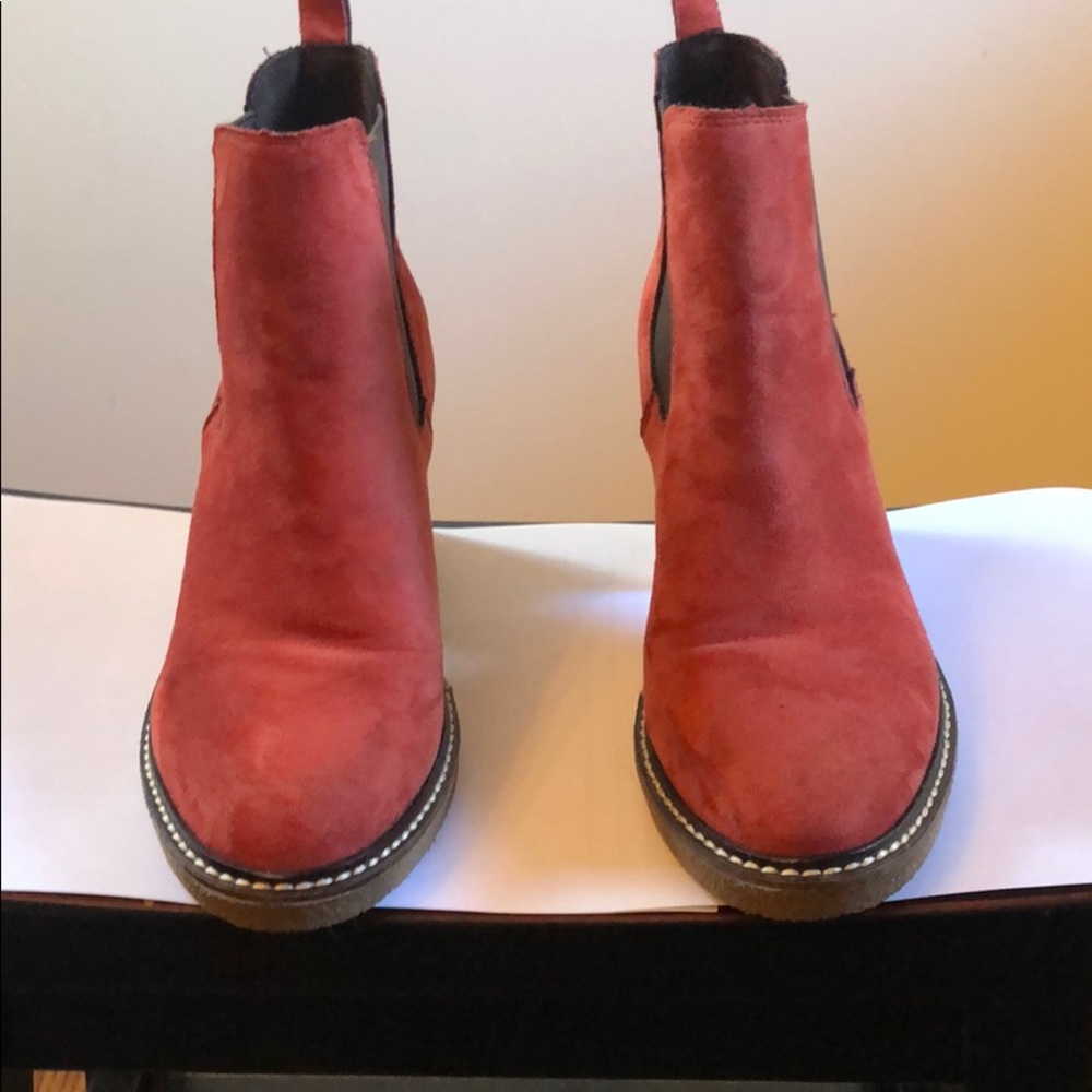 “Ercilla” suede boot